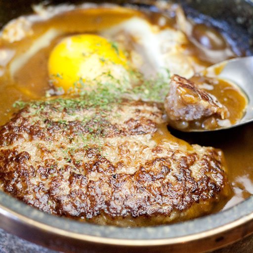 石焼でいただくアツアツハンバーグ エビデリ ハンバーグ Happy Happy Curry いろかんざし カレー インド料理 福島市北部 ふくラボ
