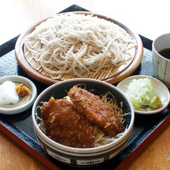 行列ができる人気店のそば！ - エビデリ！そば - くいものや ラ