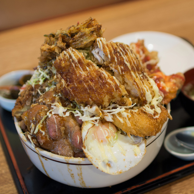 このサイズで ミニ これぞいわきのデカ盛り丼 エビデリ まんぷくゴハン 中華のんき お食事処 和食全般 平 内郷 北部 ふくラボ