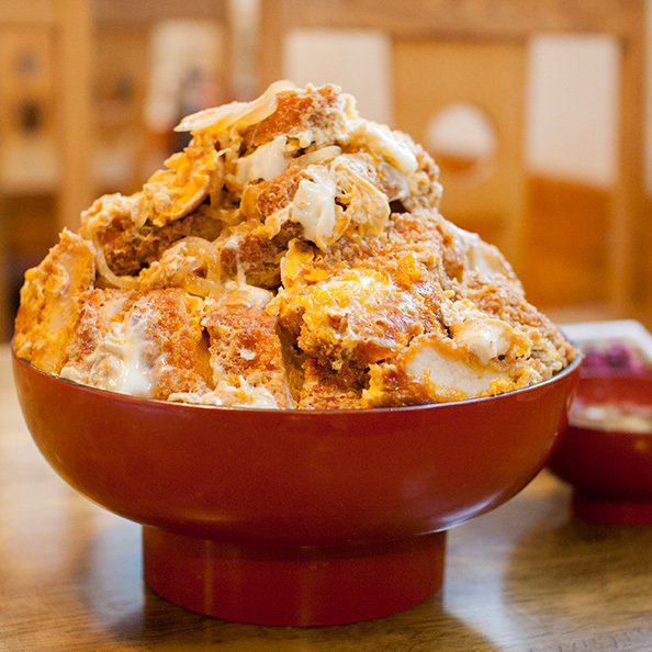 笑みもこぼれるジャンボカツ丼 エビデリ まんぷくゴハン あすなろ食堂 ラーメン 白河市 ふくラボ