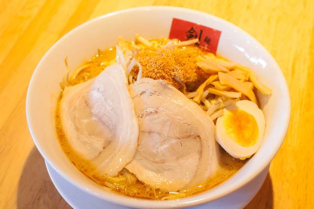 ラーメン つけ麺 まぜそば 種類豊富なメニューとこだわりのサイドメニューをご紹介 特集 ラーメン剣信 ラーメン 郡山市東部 ふくラボ