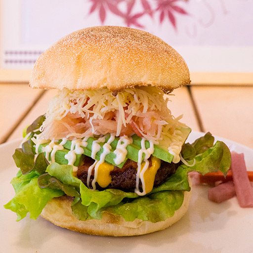 手間とこだわりがたっぷり詰まった、大満足のハンバーガー