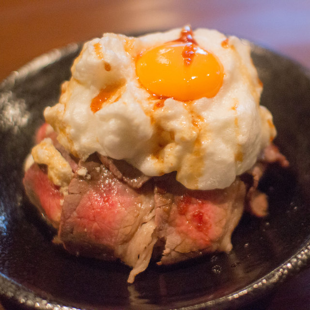 ふわふわなメレンゲが目を引く 絶品ローストビーフ丼 エビデリ 肉 ステーキハウス The Real Meat ステーキ ハンバーグ 郡山市西部 ふくラボ
