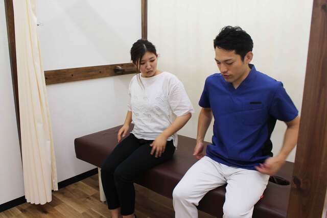 姿勢が悪いと言われる 腰痛 肩こりがつらい 頭痛がする 時々背中が痛い 背中が丸いのが気になる 最近腰 が曲がってきた あっ と思った方 その猫背 治してみませんか 特集 ももの花整骨院 南福島店 マッサージ 整体 整骨 福島市南部 姿勢が悪いと言われる 腰痛 肩こりがつらい 頭痛がする 時々背中が痛い 背中が丸いのが気になる 最近腰 が曲がってきた あっ と思った方 その猫背 治してみませんか 特集 ももの花整骨院 南福島店 マッサージ 整体 整骨 福島市南部