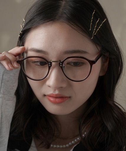 丸メガネのミク