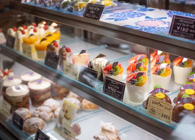 ▲店内　洋菓子ショーケース