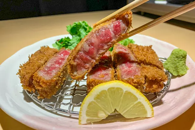 ▲「限定10食！KUMAの和牛レアカツ御膳」…1,280円(税込)