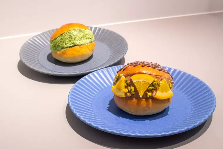 ▲(左)「マリトッツォ 抹茶」…持ち帰り 216円、店内飲食 220円
(右)「マリトッツォ オレンジショコラ」…持ち帰り 302円、店内飲食 308円
※すべて税込