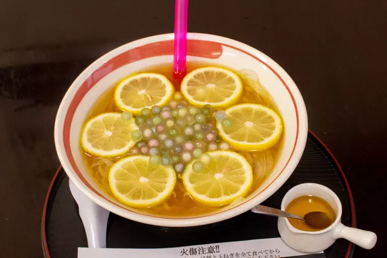 ▲「タピオカれもんラーメン」748円(税込)
【通常1,100円(税込)のところ、期間限定(※女性、高校生までの学生限定※)でお得に食べられます!】