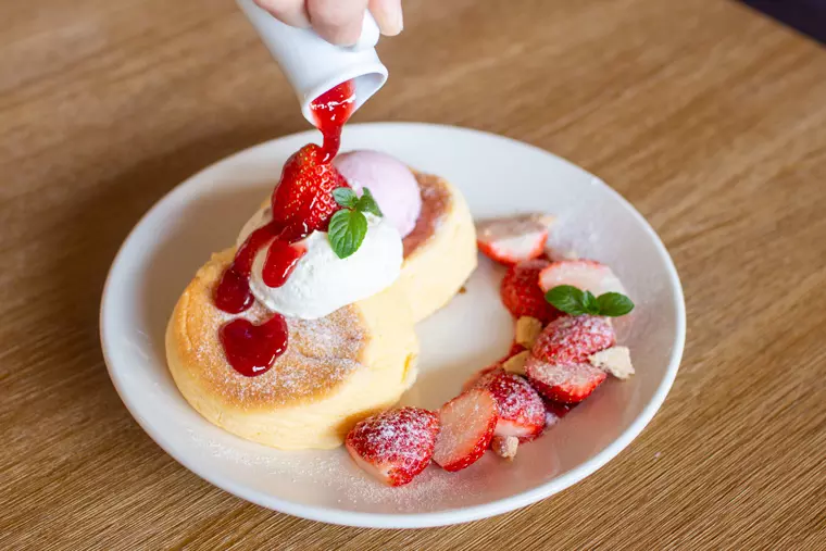 ▲「いちごづくしのわた雲パンケーキ」1,188円(税込)