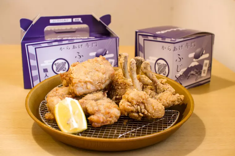 ▲（左）「からあげ単品（レモン塩）」並（5個） 648円
　（右）「チューリップ」並（4個） 648円
※どちらも税込