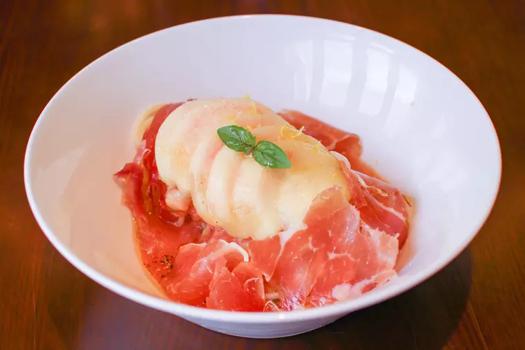 ▲「福島ももと南相馬トマトの冷製パスタ」 1,300円（税込）
(＋料金でセットにもできます)
※8月末までの提供予定です
※桃の仕入れ状況によって、提供時期が前後する可能性もあります。詳しくはお店へ直接お問い合わせください。
