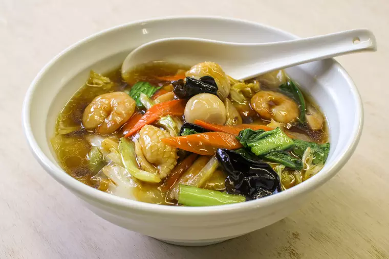 ▲「五目ラーメン」880 円(税込)