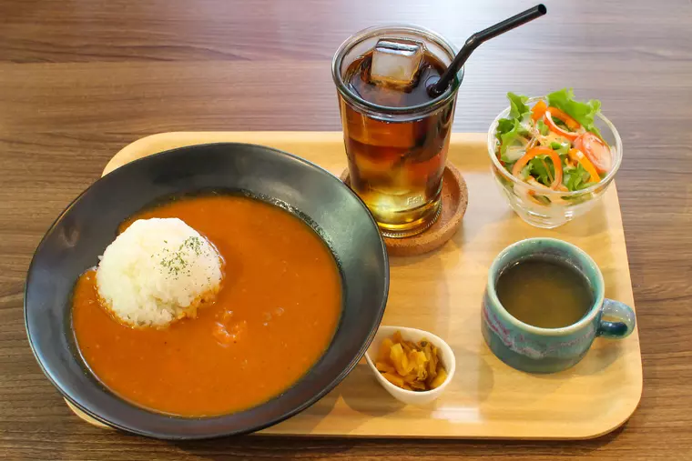 ▲「ワールドカレーセット(ガーリックシュリンプ)」900円(税込)
(サラダ、スープ、福神漬け、ドリンク付き)