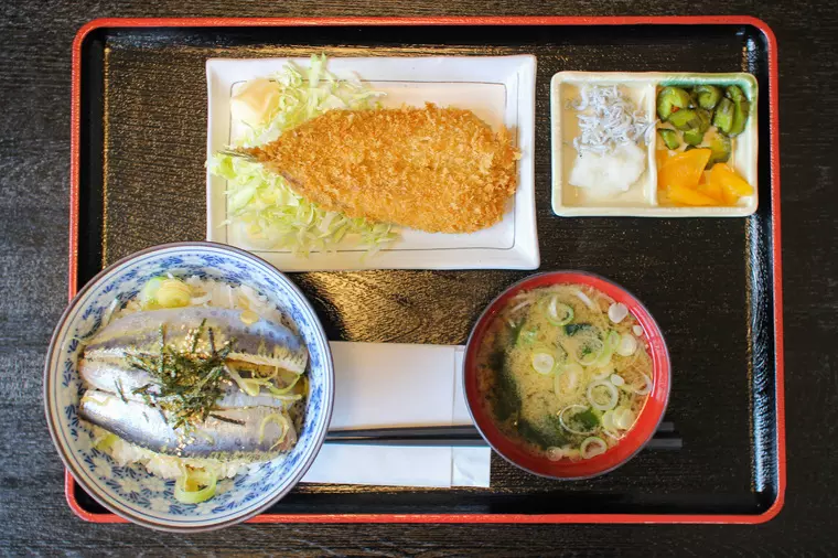 ▲「いわし漬け丼（いわしフライ付き）」950円(税込)