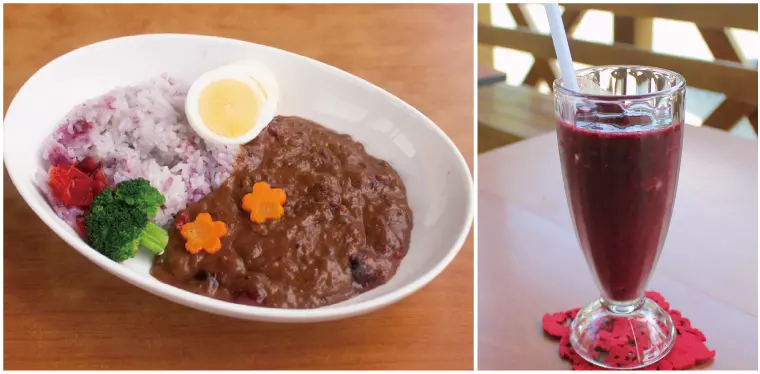 ▲(左)「ベリーカレー」980円(税込)
(右)「スムージー」580円(税込)