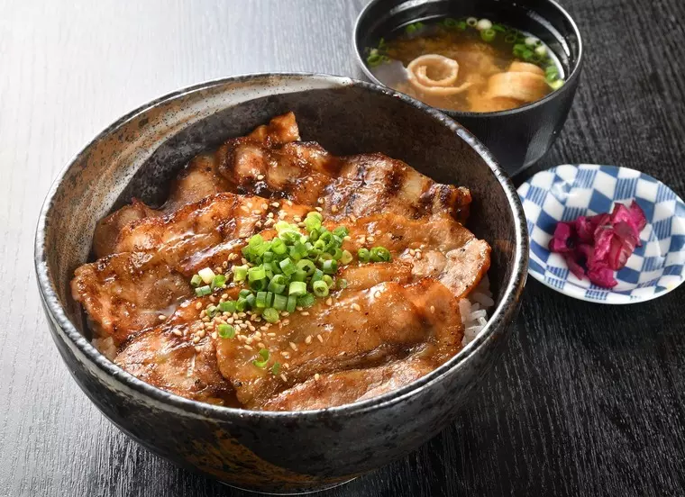 ▲「秘伝のタレ 豚丼」990円(税込)
