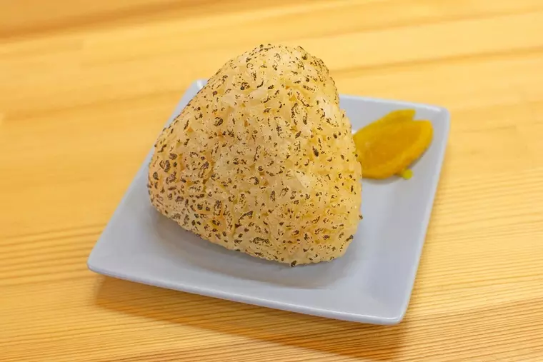 ▲「味噌むすび(チャーシュー入)」...180円(税込)