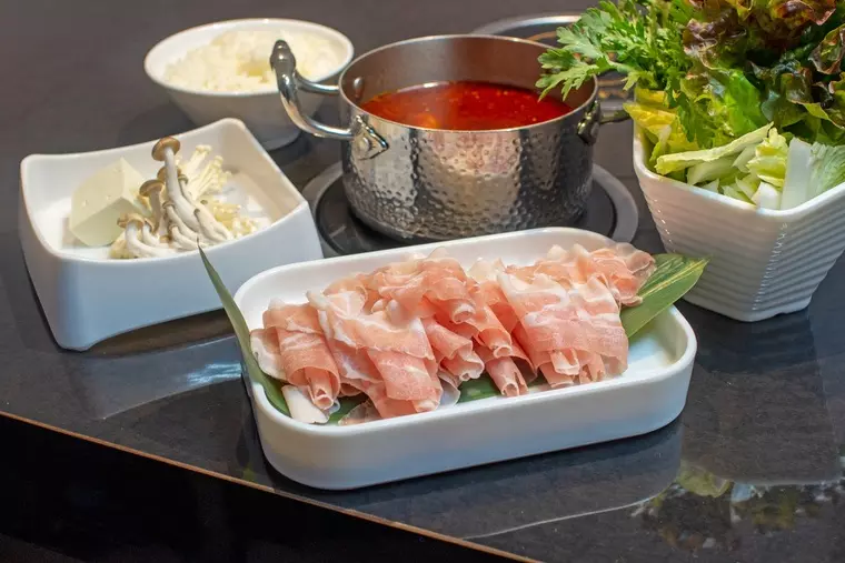 ▲「極品火鍋しゃぶしゃぶセット」豚肉 お一人様...980円(税込)
※ランチメニュー