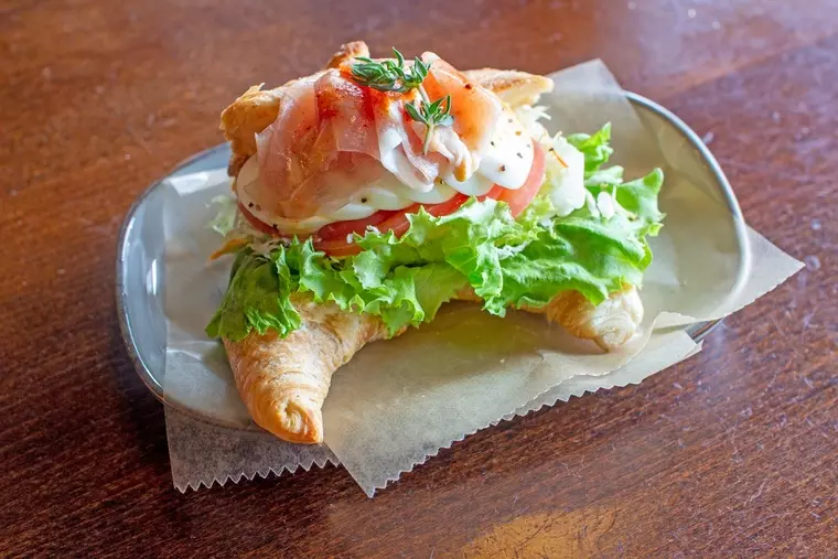 ■「野菜たっぷり生ハムサンド」...650円(税込)