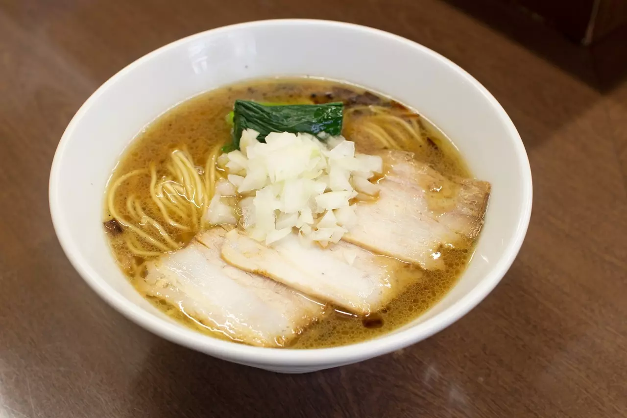 ■「焦がし醤油らぁ麺」...950円(税込)